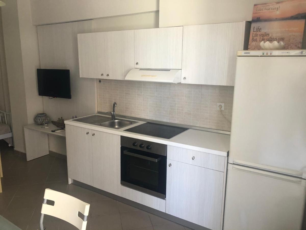 Ofrínion Makis Apartments Touzla מראה חיצוני תמונה